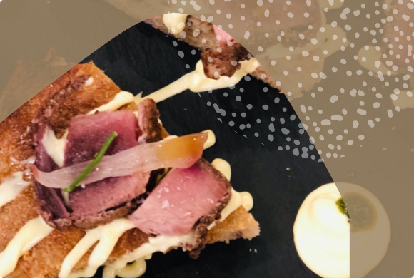 Small pan pizza with Tuna Tataki